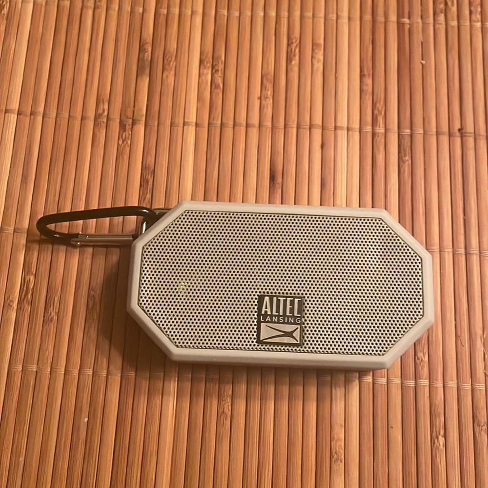 Mini portable speaker